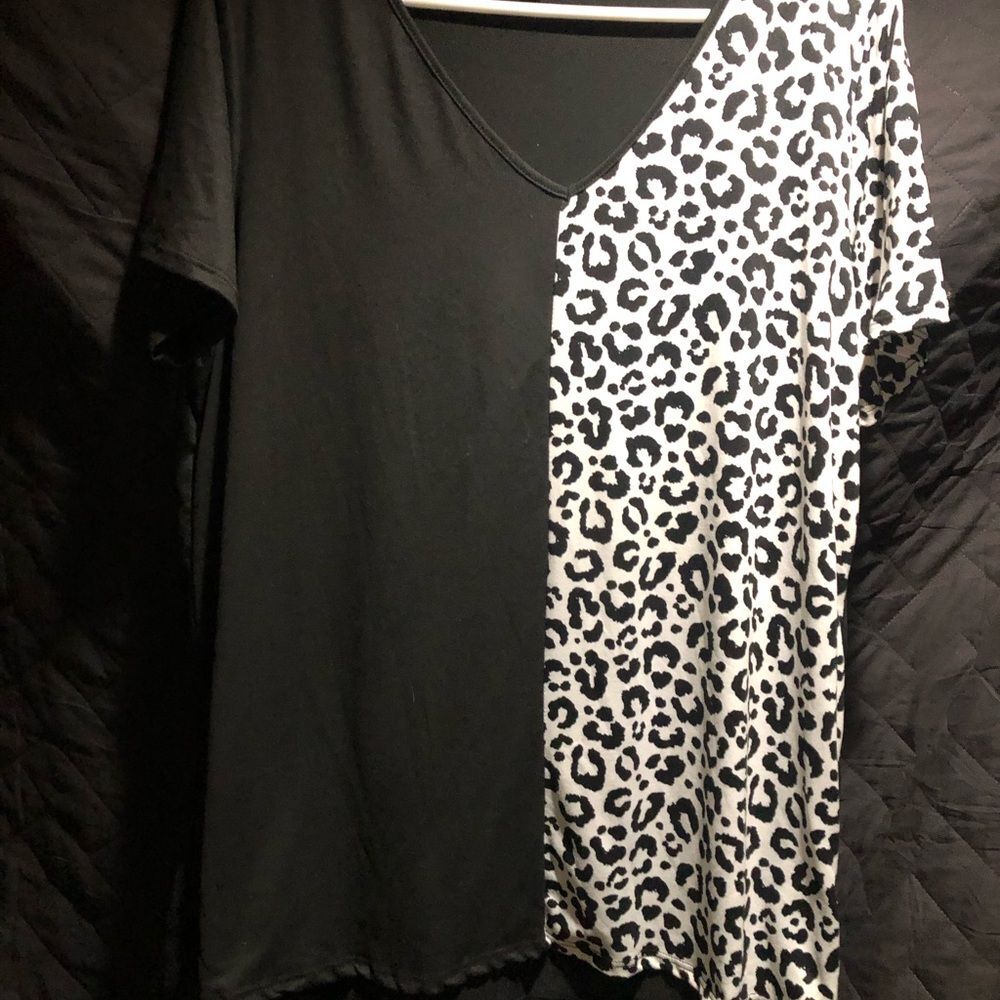 Perfect Peach Black and White Asymmetrical Short Sleeve Tee #1042